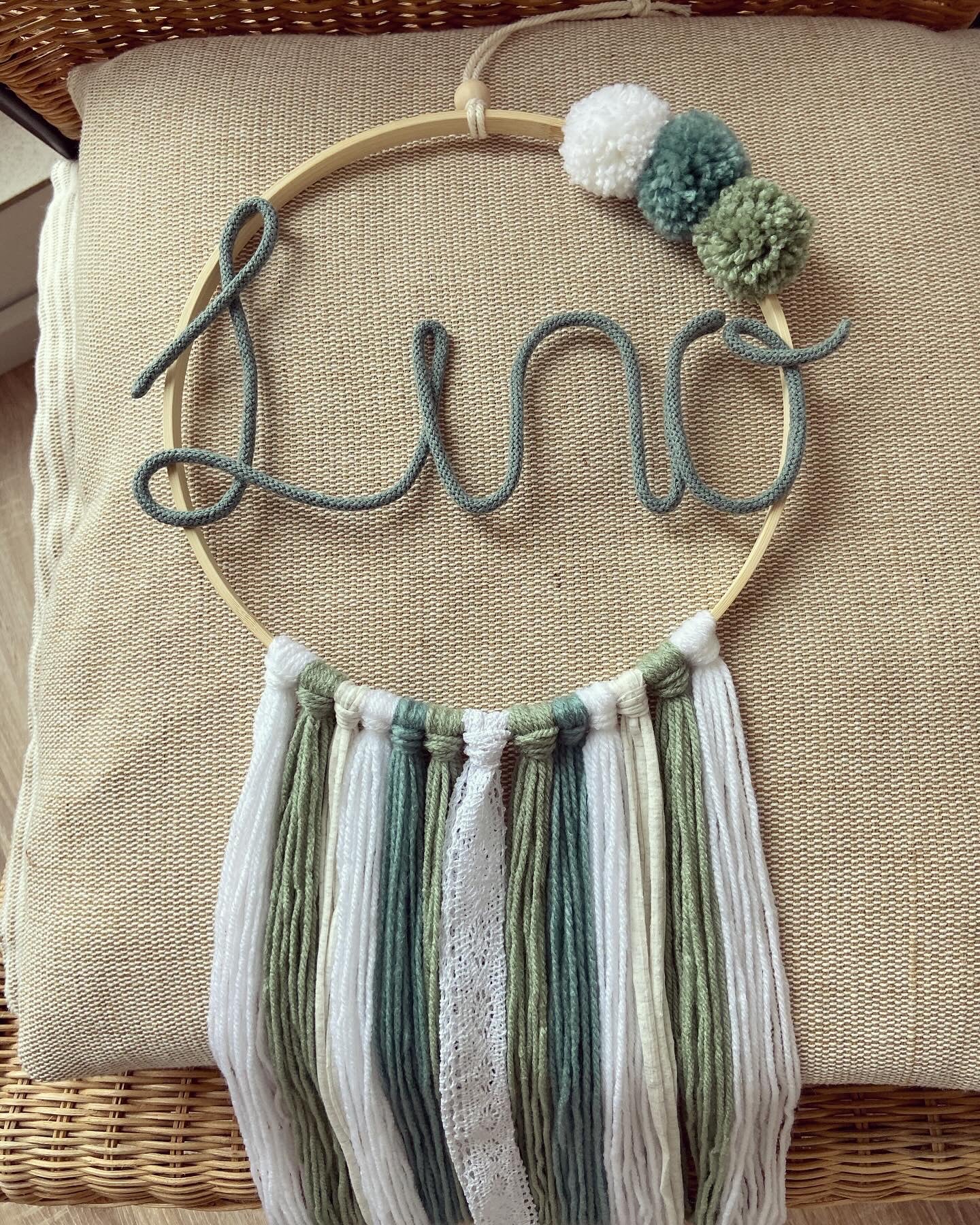 Traumfänger Lang - Grün / Weiß - Loveda - Handmade with Love