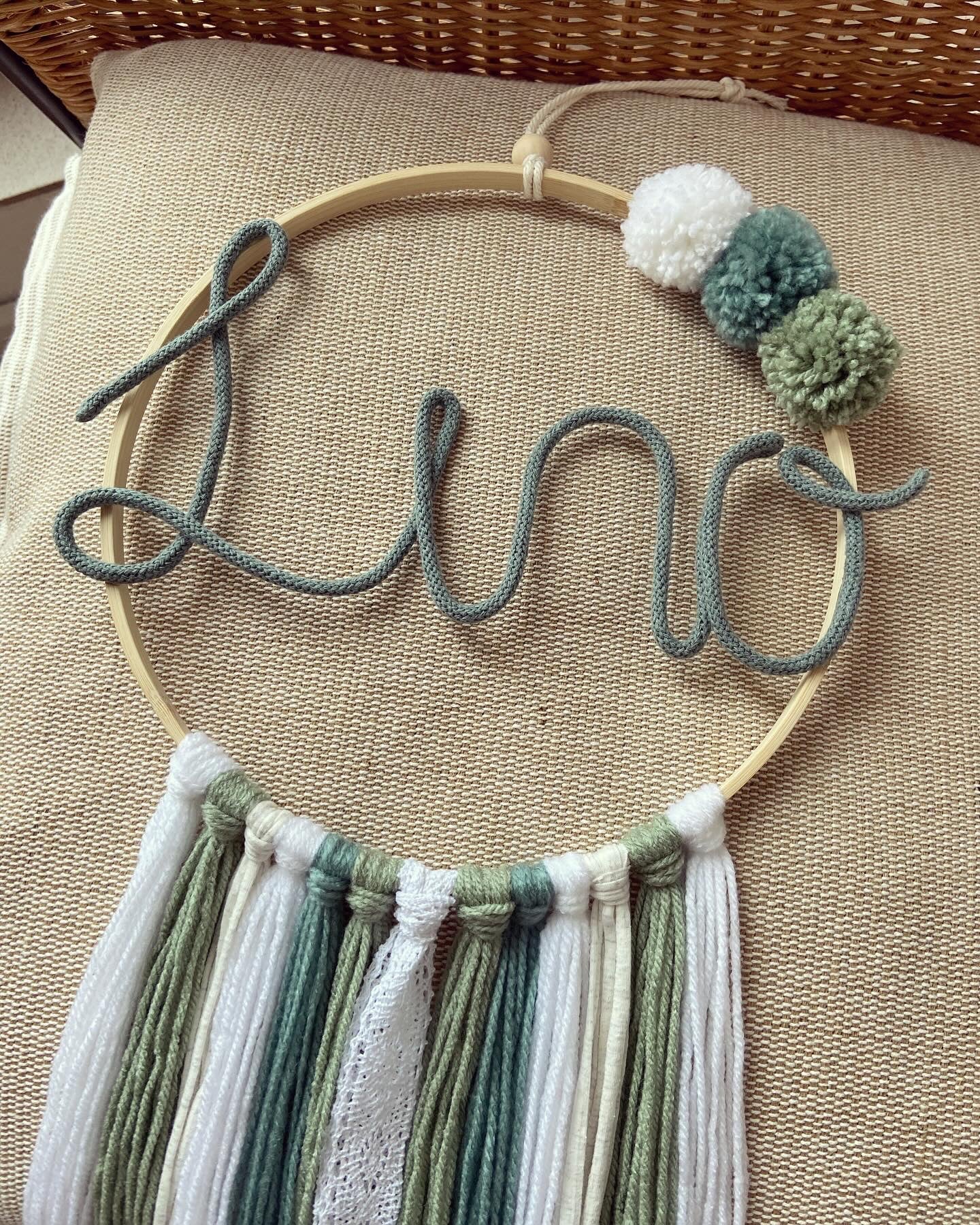 Traumfänger Lang - Grün / Weiß - Loveda - Handmade with Love