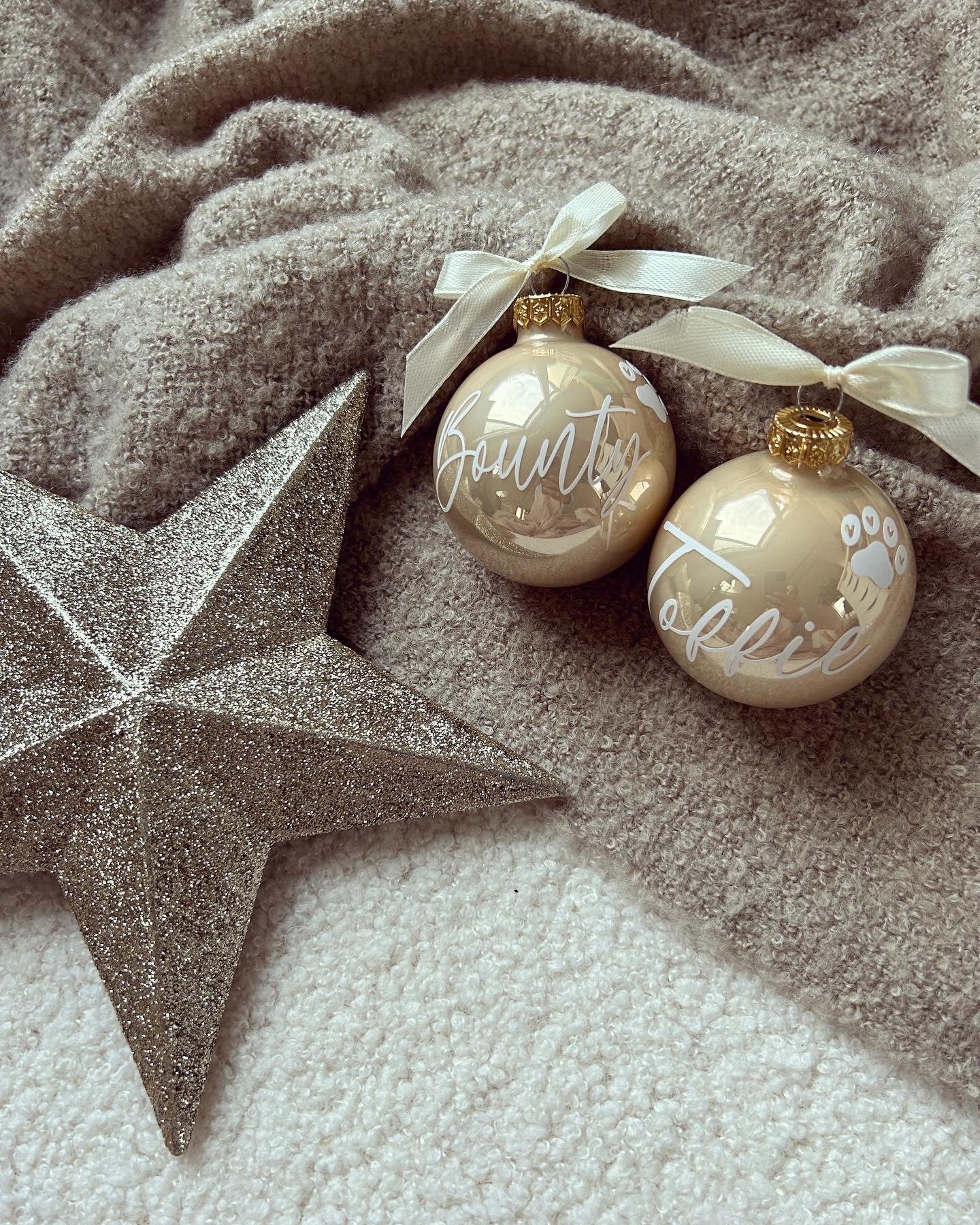 Weihnachtskugel 6cm - Champagner - Pfote - Loveda - Handmade with Love