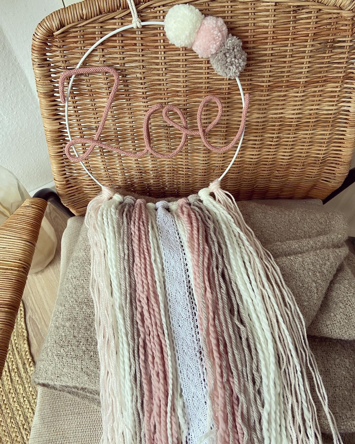 Traumfänger Lang - Rosa / Weiß - Loveda - Handmade with Love