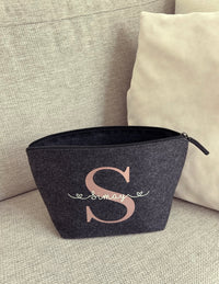 Kulturtasche „Marlene“ – Filz mit Initiale & Name