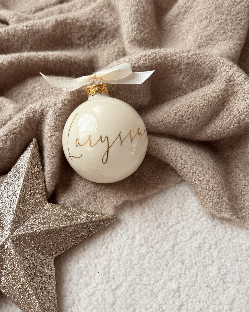 Weihnachtskugel 8cm  - Wollweiß Filigran